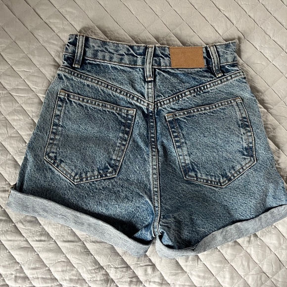 ZARA High Waisted Mom Shorts - Picture 2 of 3